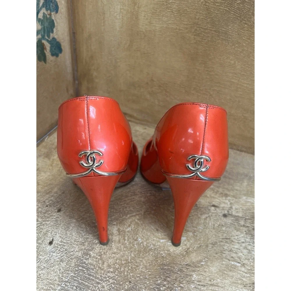 CHANEL vintage pumps